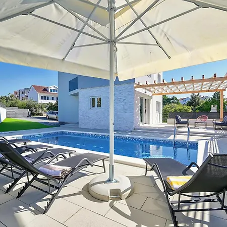 Lumaka Sun בית נופש שיבניק