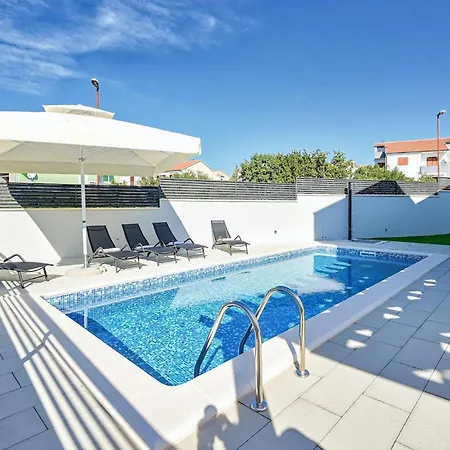 Lumaka Sun Holiday home Sibenik
